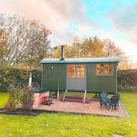 Hunworth Old King William Shepherd Huts And Private Hot Tubs In North Norfolk מראה חיצוני תמונה