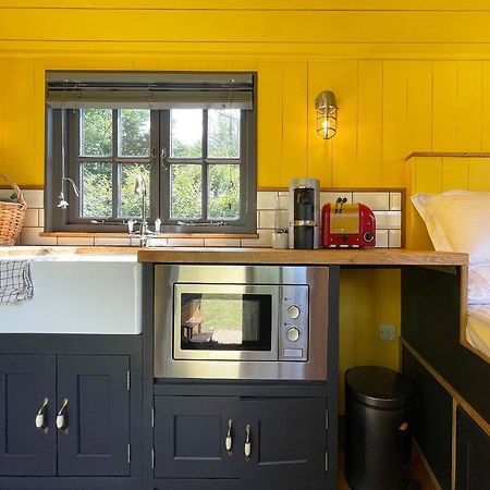 Hunworth Old King William Shepherd Huts And Private Hot Tubs In North Norfolk מראה חיצוני תמונה