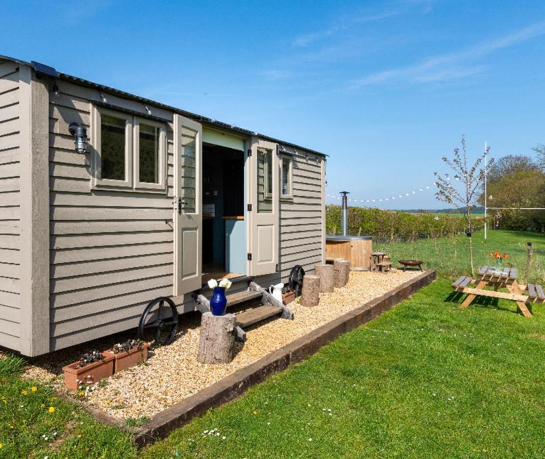 Hunworth Old King William Shepherd Huts And Private Hot Tubs In North Norfolk מראה חיצוני תמונה