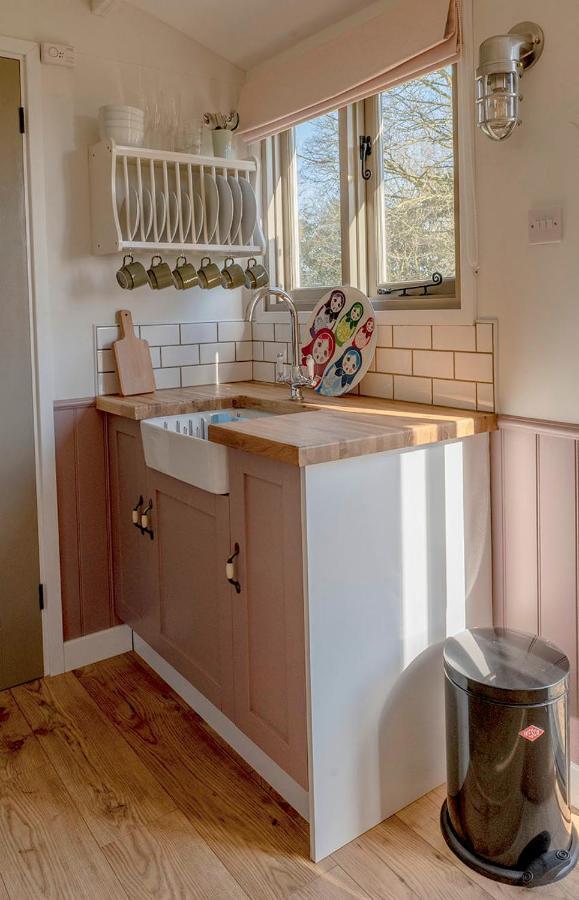 Hunworth Old King William Shepherd Huts And Private Hot Tubs In North Norfolk מראה חיצוני תמונה