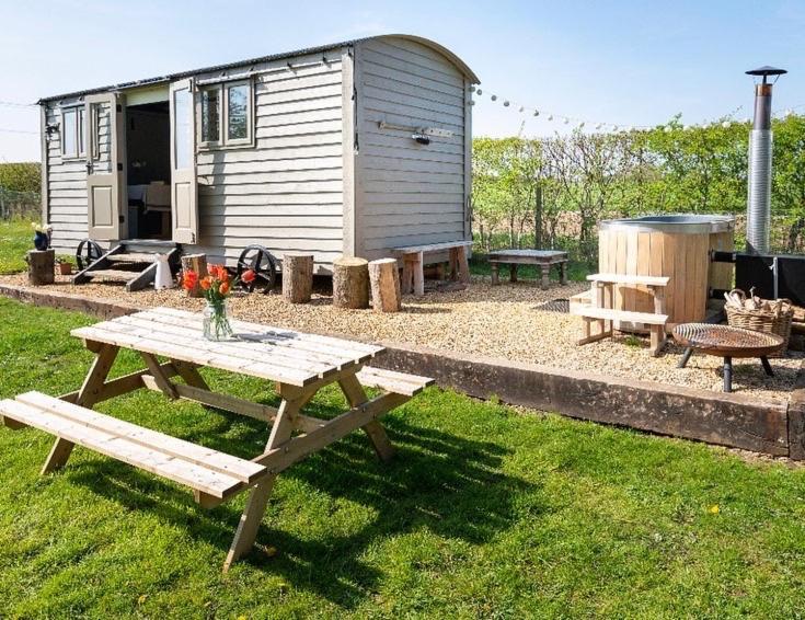 Hunworth Old King William Shepherd Huts And Private Hot Tubs In North Norfolk מראה חיצוני תמונה