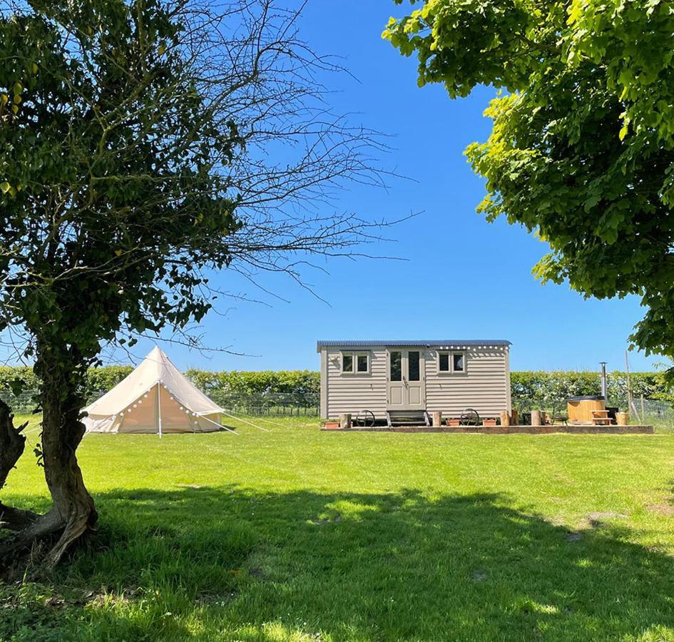 Hunworth Old King William Shepherd Huts And Private Hot Tubs In North Norfolk מראה חיצוני תמונה