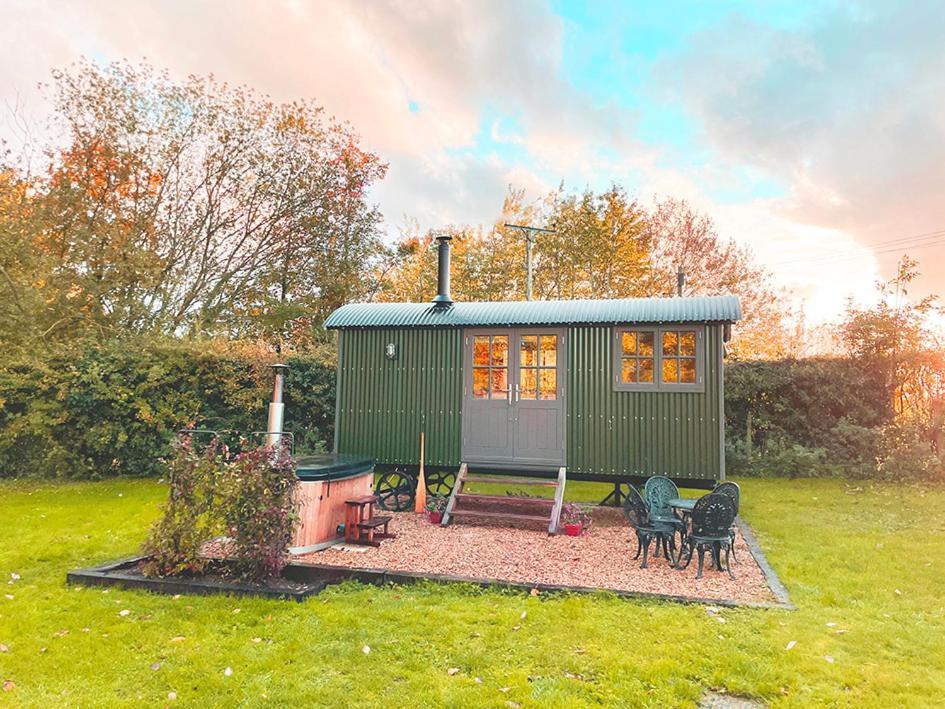 Hunworth Old King William Shepherd Huts And Private Hot Tubs In North Norfolk מראה חיצוני תמונה
