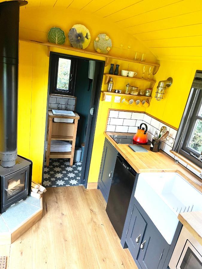 Hunworth Old King William Shepherd Huts And Private Hot Tubs In North Norfolk מראה חיצוני תמונה