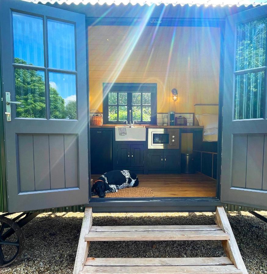 Hunworth Old King William Shepherd Huts And Private Hot Tubs In North Norfolk מראה חיצוני תמונה