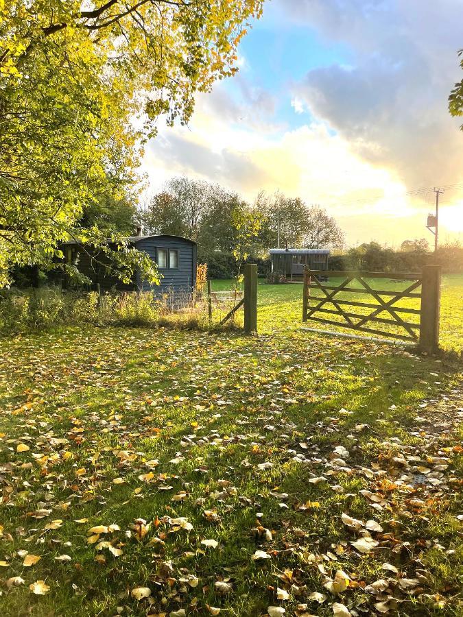 Hunworth Old King William Shepherd Huts And Private Hot Tubs In North Norfolk מראה חיצוני תמונה